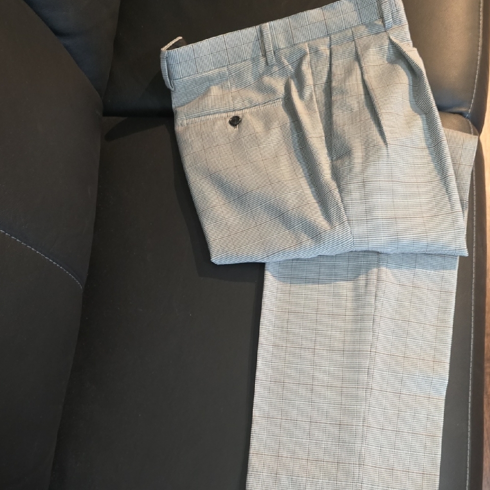 Paul Fredrick Men's Black Plaid Pleated Dress Pants.33x32.Leg Opening 8.5.